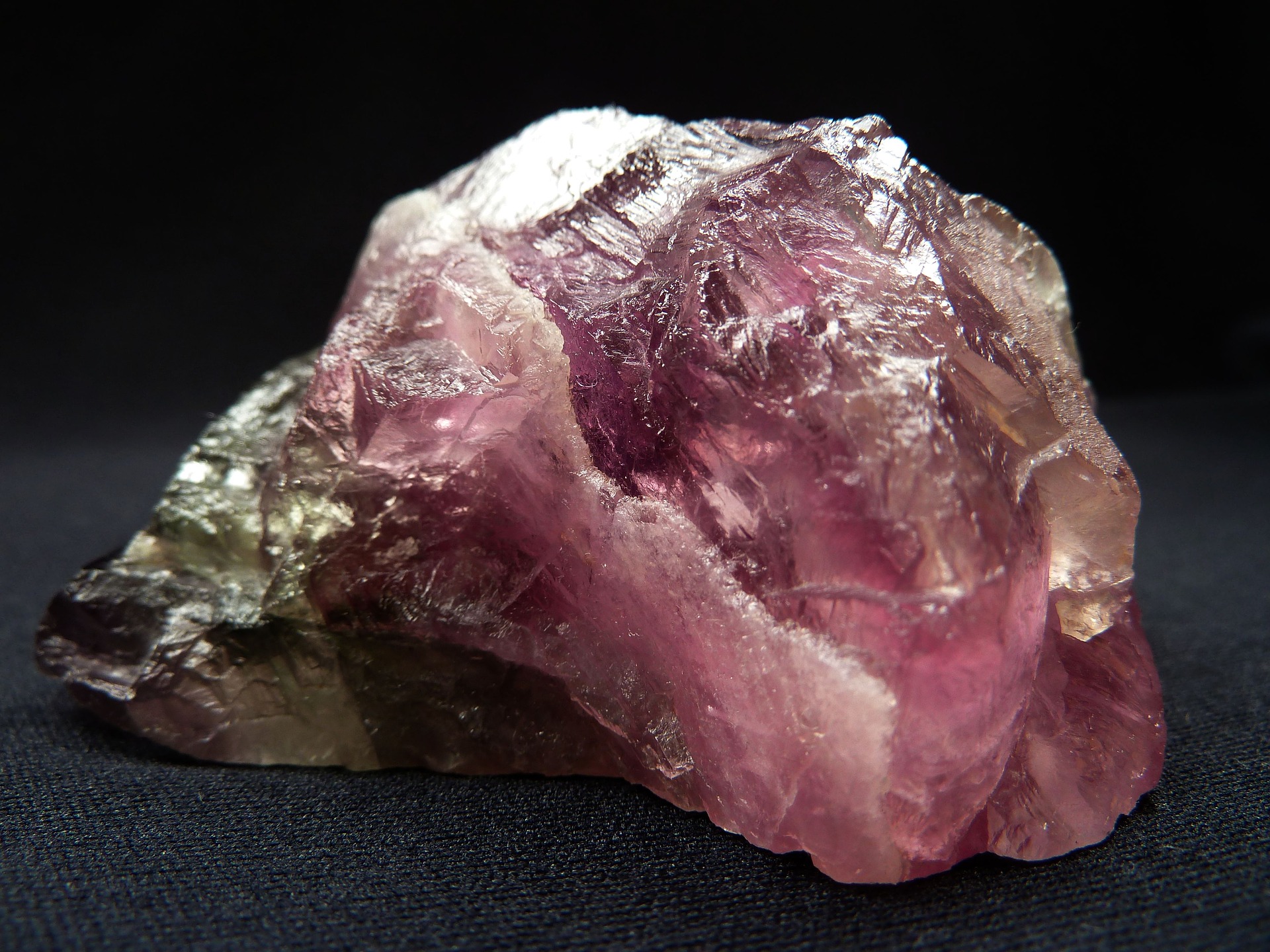 How to Tell if Fluorite is Real or Fake in 7 Easy Ways - Neocrystals - How To Tell If Fluorite Is Real