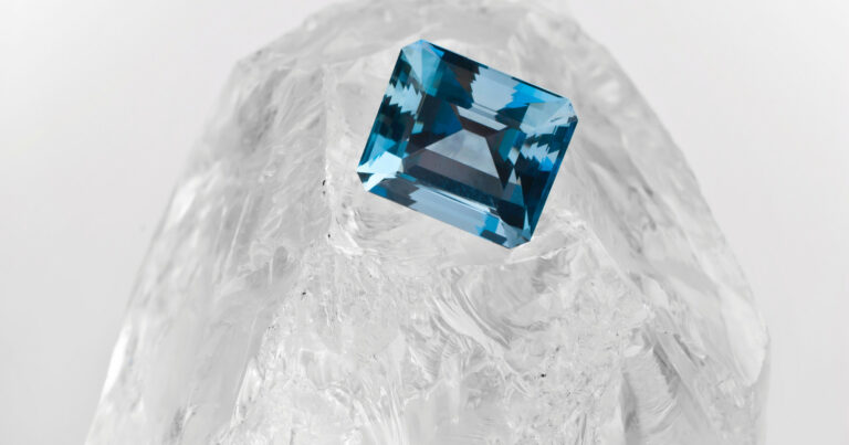 Healing Properties of Aquamarine: A Crystal of Peace, Calm and Positivity
