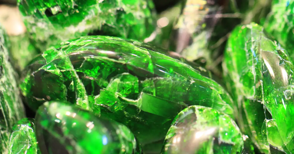 Chrome Diopside: Meaning, Healing Properties & Uses of This Powerful Crystal