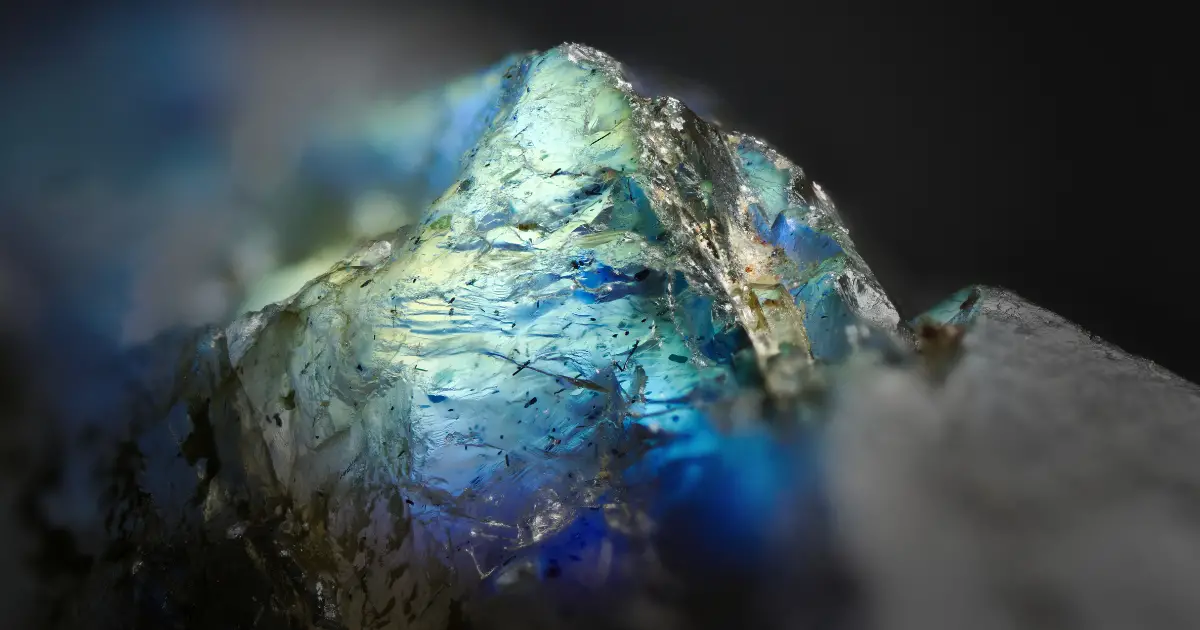 Labradorite Meaning: Healing Properties, Benefits and Uses
