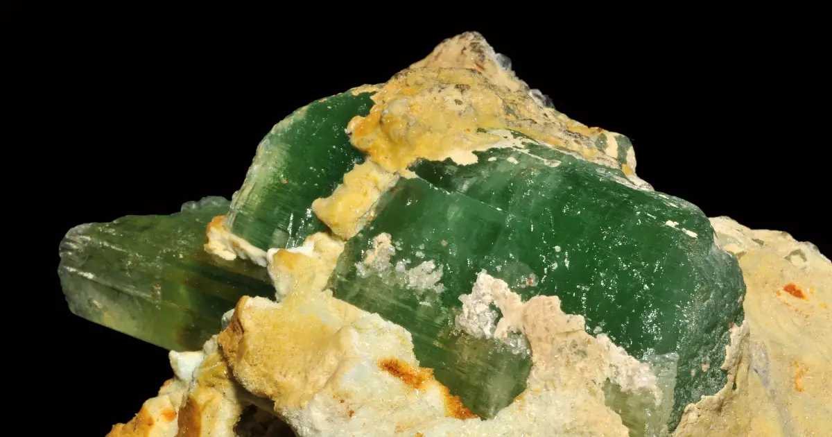 Hiddenite Meaning: Healing Properties, Benefits, and Uses