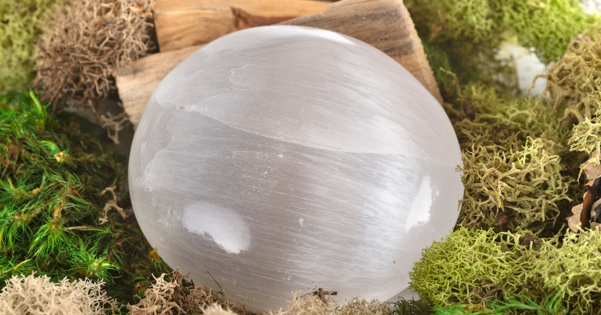 Selenite Meaning: Healing Properties, Benefits and Uses