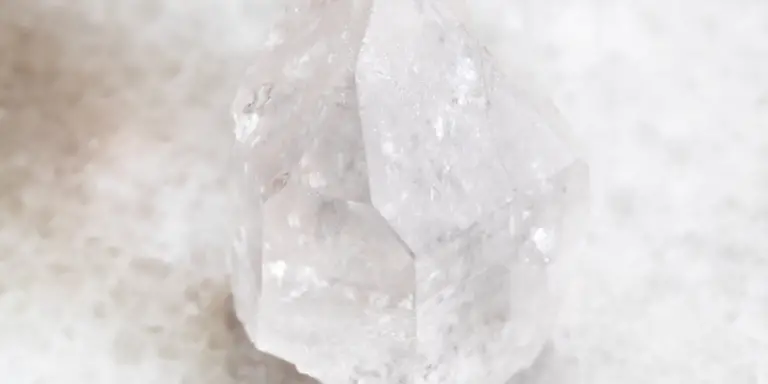 Crackle Quartz Meaning: Healing Properties, Benefits and Uses