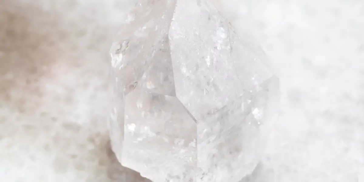 Crackle Quartz Meaning: Healing Properties, Benefits and Uses